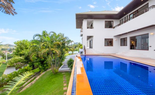 Spacious 4 Bed Luxury Sea View Villa in Choeng Mon