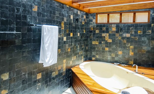 Luxury 5 Bed Garden Pool Villa Choeng Mon