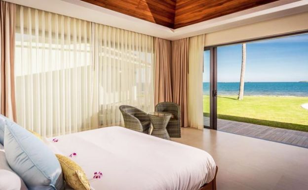 Serene 4 Bedroom Beachfront Luxury Villa in Laem Sor