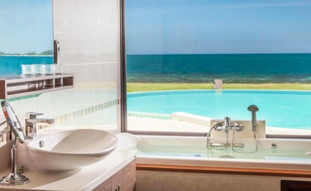 Serene 4 Bedroom Beachfront Luxury Villa in Laem Sor